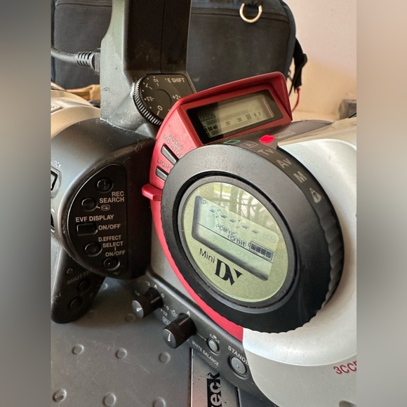 Canon DM-XL1A MiniDV 3CCD Digital 16x Optical Zoom XL 5.5-88MM Video Camcorder - Picture 15 of 17